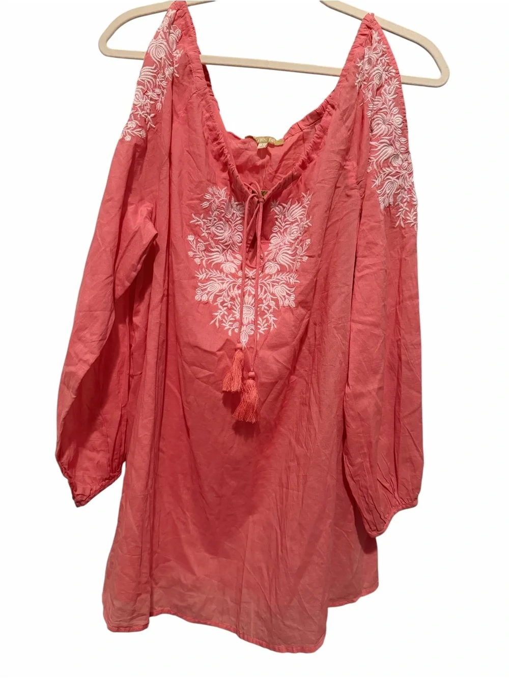 NWT Gianni Bini Pink with White Embroidery Cold-Shoulder Lightweight Tunic LARGE